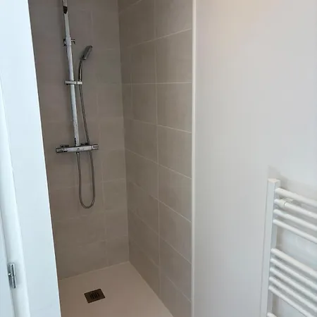 - Piscine & Jacuzzi Villa