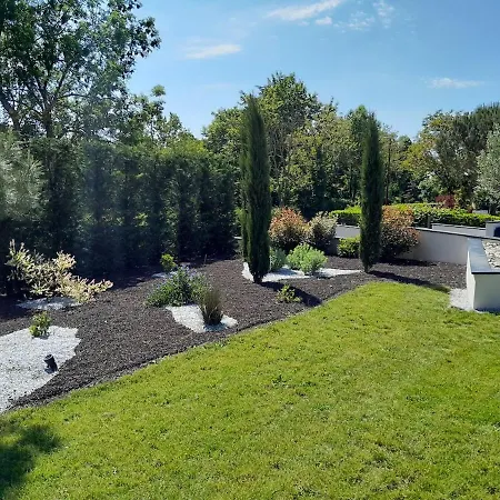 - Piscine & Jacuzzi Flavin