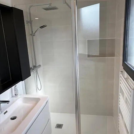 - Piscine & Jacuzzi Villa