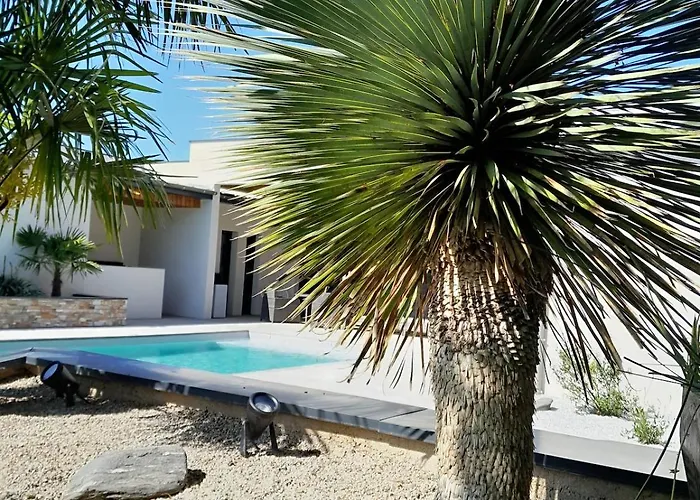 - Piscine & Jacuzzi * Flavin