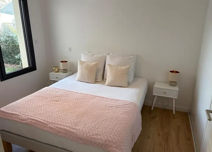 - Piscine & Jacuzzi Villa *