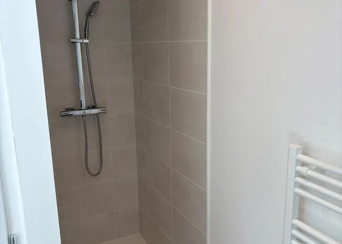 - Piscine & Jacuzzi Villa