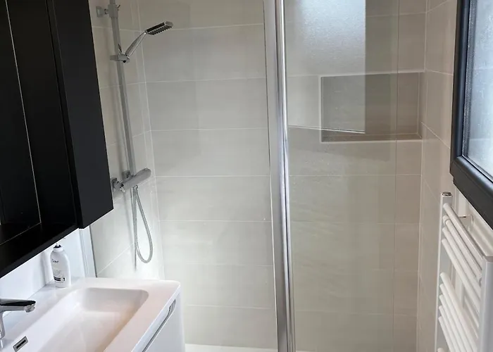 - Piscine & Jacuzzi Villa