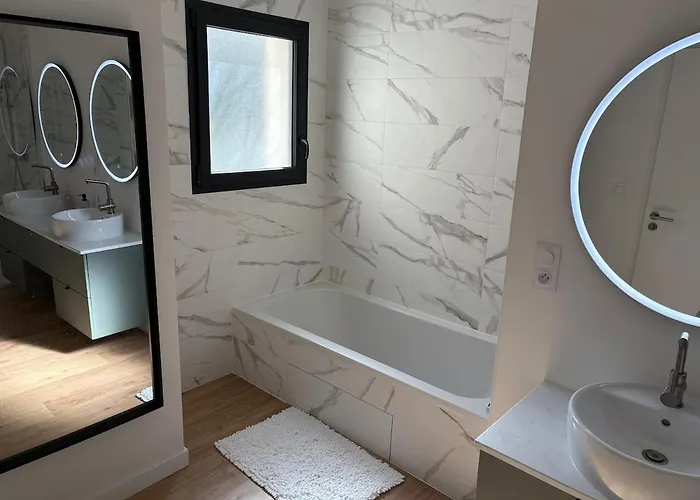 - Piscine & Jacuzzi Flavin